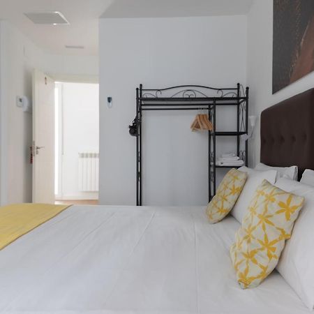 Hostal Puente De Hierro Логроньо Екстериор снимка