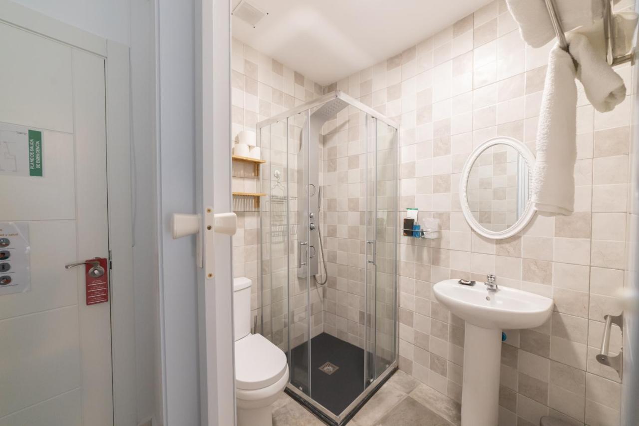 Hostal Puente De Hierro Логроньо Екстериор снимка