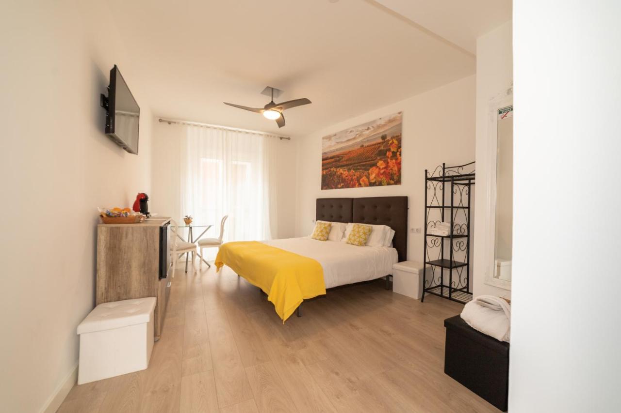 Hostal Puente De Hierro Логроньо Екстериор снимка