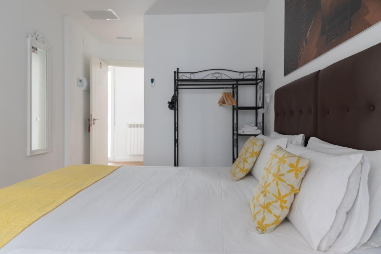 Hostal Puente De Hierro Логроньо Екстериор снимка