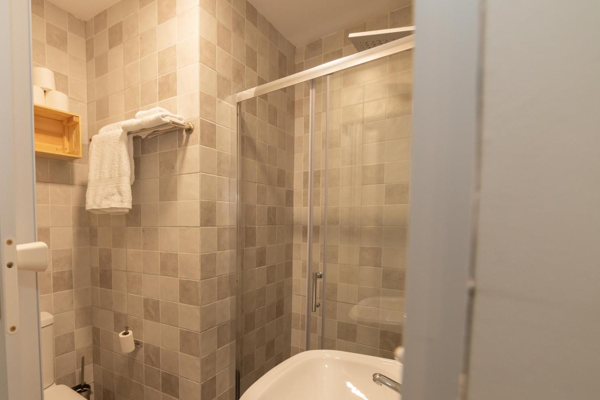 Hostal Puente De Hierro Логроньо Стая снимка